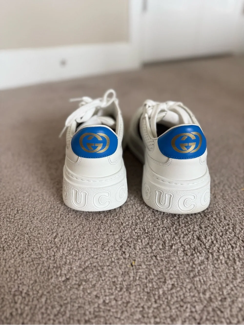 AUTHENTIC Gucci White Leather Sneakers with Red & Green Stripe and Blue Heel - Picture 3 of 7